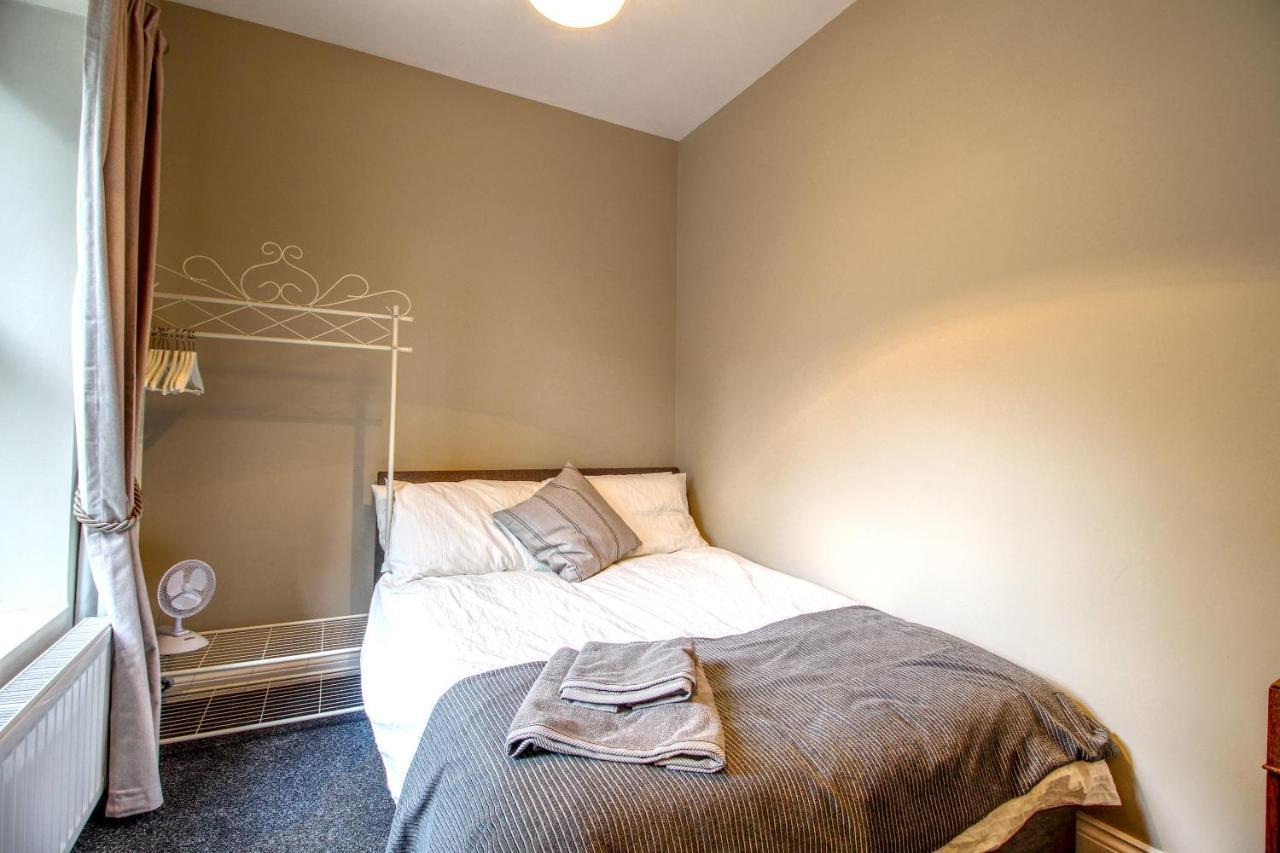 6 Dbl Bed, Central Huddersfield House Inc Parking מראה חיצוני תמונה