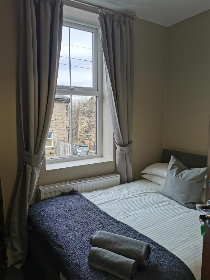6 Dbl Bed, Central Huddersfield House Inc Parking מראה חיצוני תמונה