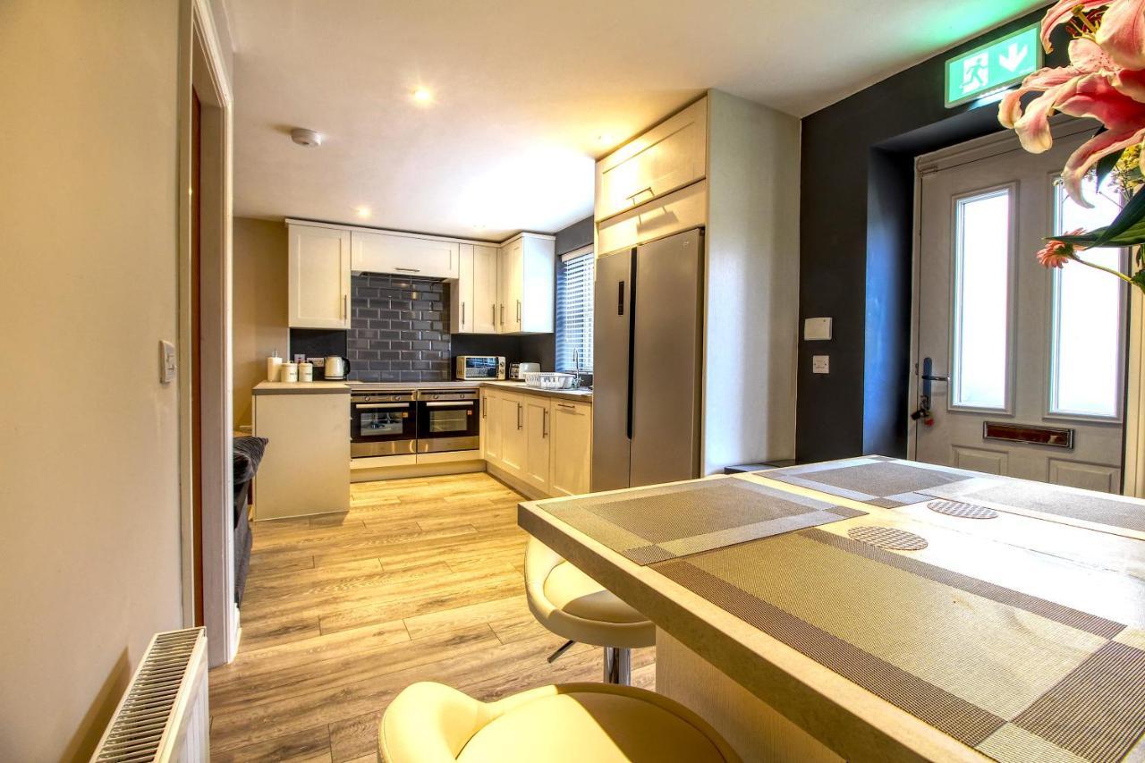 6 Dbl Bed, Central Huddersfield House Inc Parking מראה חיצוני תמונה