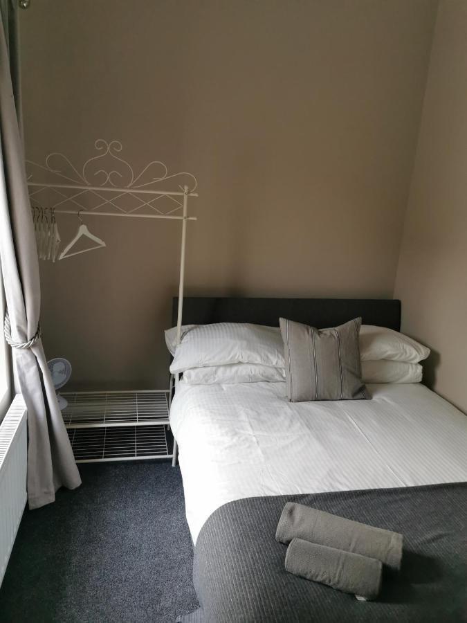 6 Dbl Bed, Central Huddersfield House Inc Parking מראה חיצוני תמונה