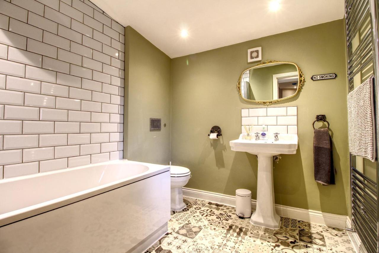 6 Dbl Bed, Central Huddersfield House Inc Parking מראה חיצוני תמונה